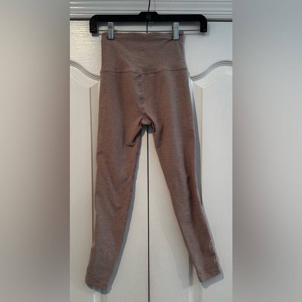 Beyond Yoga Spacedye Pipe Up High Waisted Midi Legging in Chai - Size XS - Picture 4 of 7